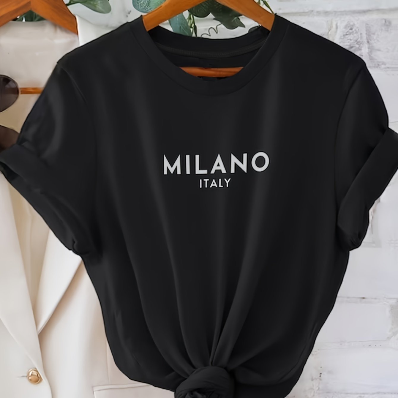 Casual, Stylish Milano Letter T-shirt